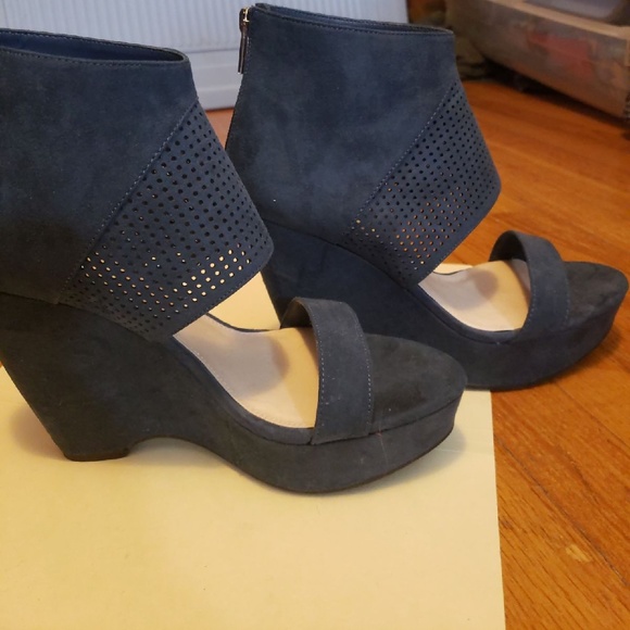 Like New Bar III Platform Sandals - Picture 4 of 6